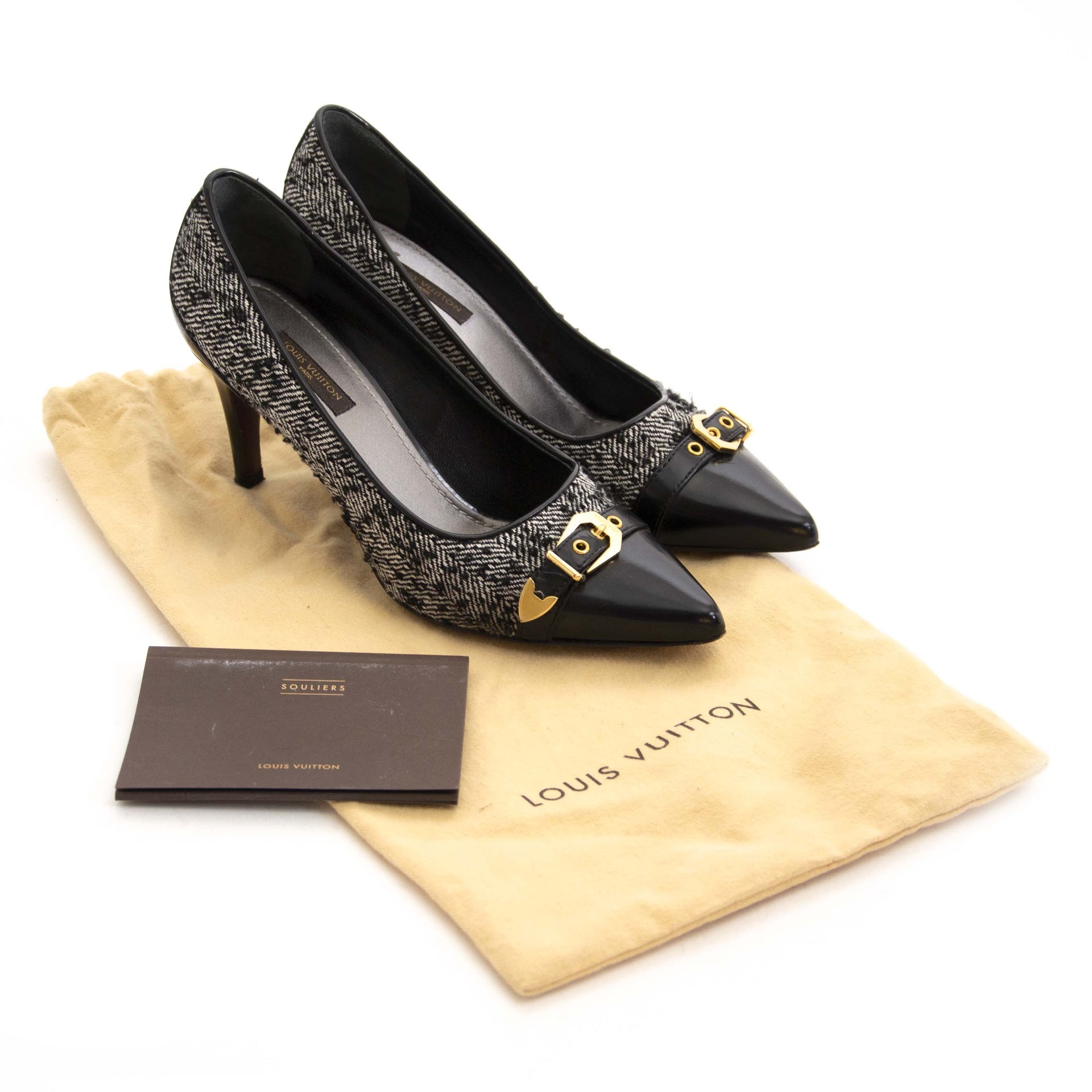 Louis Vuitton black and white pumps at Labellov. Secondhand designer bag.