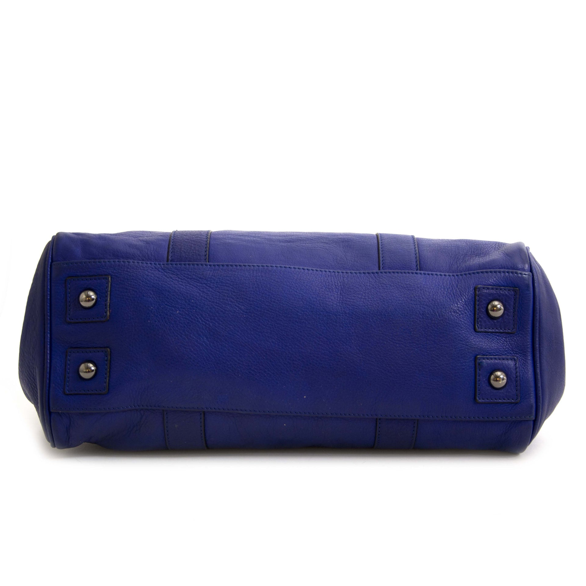 Mulberry Bayswater Electric Blue Soft Matte Leather. Buy authentic secondhand Mulberry bags at the right price at LabelLOV vintage webshop. Safe and secure online shopping. Koop authentieke tweedehands Mulberry tassen met de juiste prijst bij LabelLOV.
