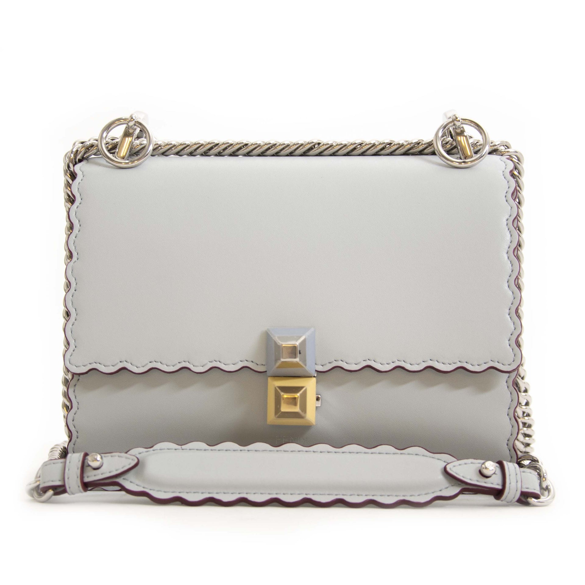 Fendi Small Kan I Pearl Grey Leather Crossbody Bag. Buy authentic secondhand Fendi crossbody bags now at Labellov vintage webshop for the lowest price. Koop authentieke tweedehands Fendi crossbody tassen bij labellov vintage mode webshop.
