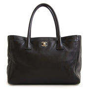 Chanel Black Deerskin Cerf Executive Shopper Tote. Buy authentic secondhand Chanel shopper tote at the right price at LabelLOV, safe and secure online shopping. Koop authentieke tweedehands Chanel tassen aan de juiste prijs bij LabelLOV.