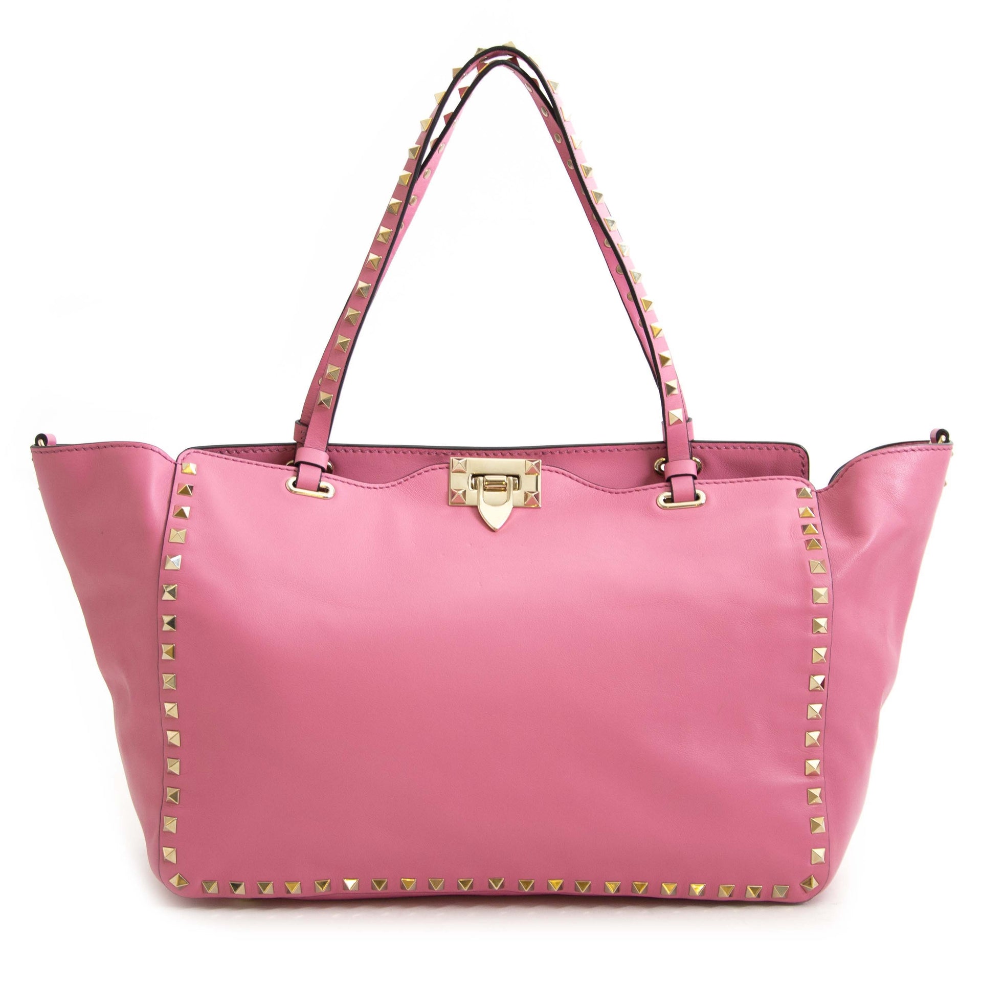 Valentino Pink Rockstud Medium Tote Bag Buy secondhand Valentino bags at Labellov. Safe online shopping at a fair price. Koop tweedehands Valentino handtassen bij Labellov. Veilig online winkelen voor een eerlijke prijs.