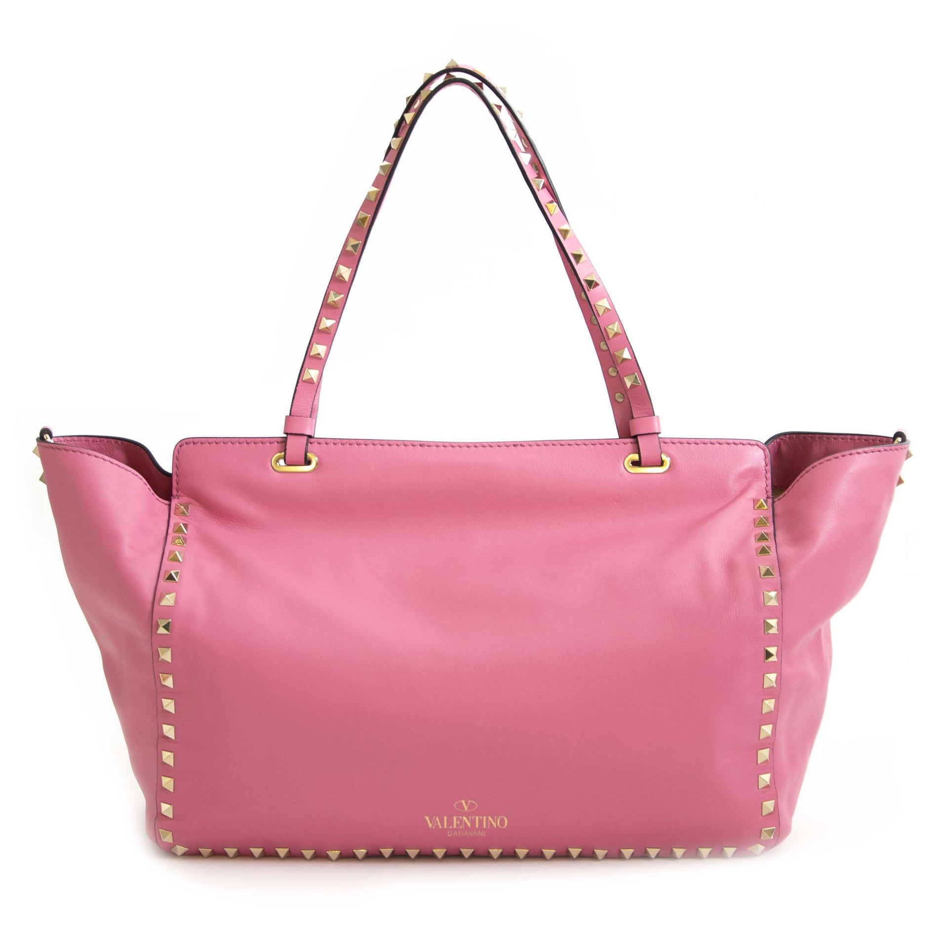 Valentino Pink Rockstud Medium Tote Bag Buy secondhand Valentino bags at Labellov. Safe online shopping at a fair price. Koop tweedehands Valentino handtassen bij Labellov. Veilig online winkelen voor een eerlijke prijs.