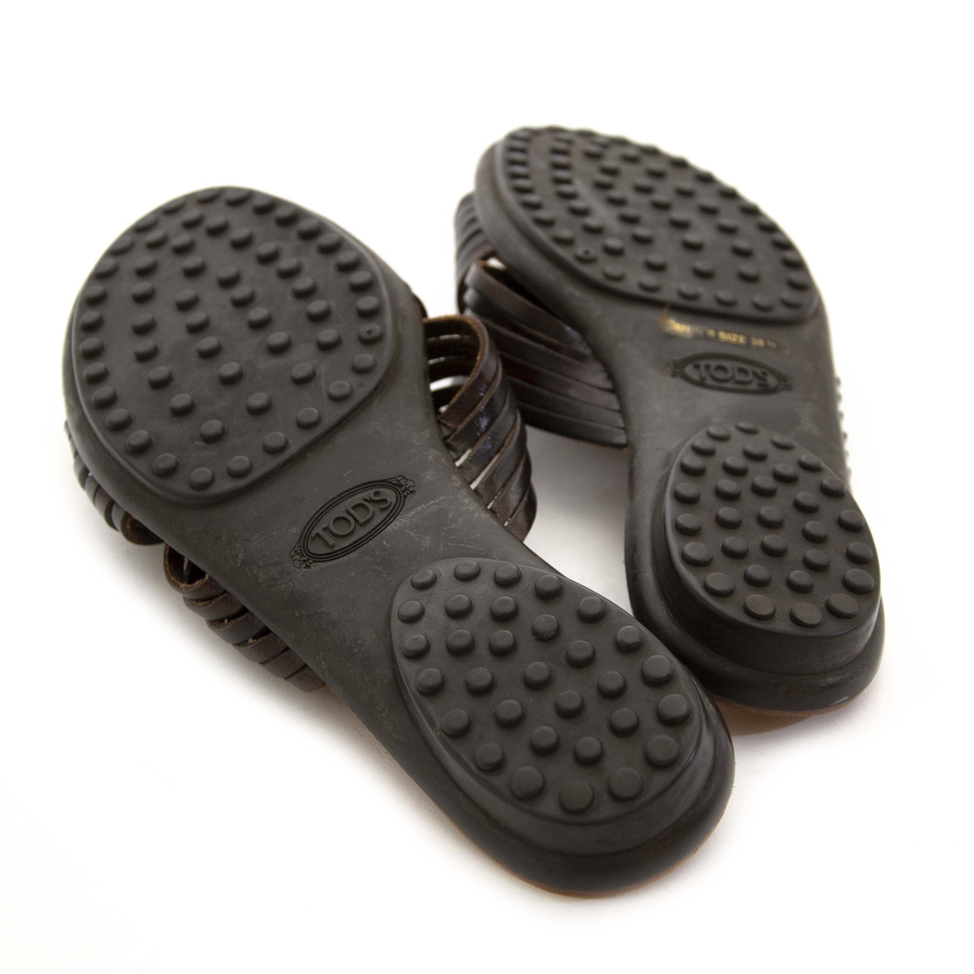 Tod's Dark Brown Sandals - Size 38,5. Buy authentic secondhand Tod's shoes at the right price at LabelLOV, safe and secure online shopping. Koop authentieke tweedehands Tods schoenen aan de juiste prijs bij LabelLOV.