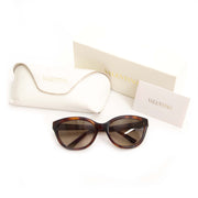 Buy authentic second hand vintage Valentino Brown Havana Gold Sunglasses at online webshop LabelLOV. Safe and secure online shopping. Koop authentieke tweedehands vintage Valentino Brown Havana Gold Sunglasses bij online webshop LabelLOV.