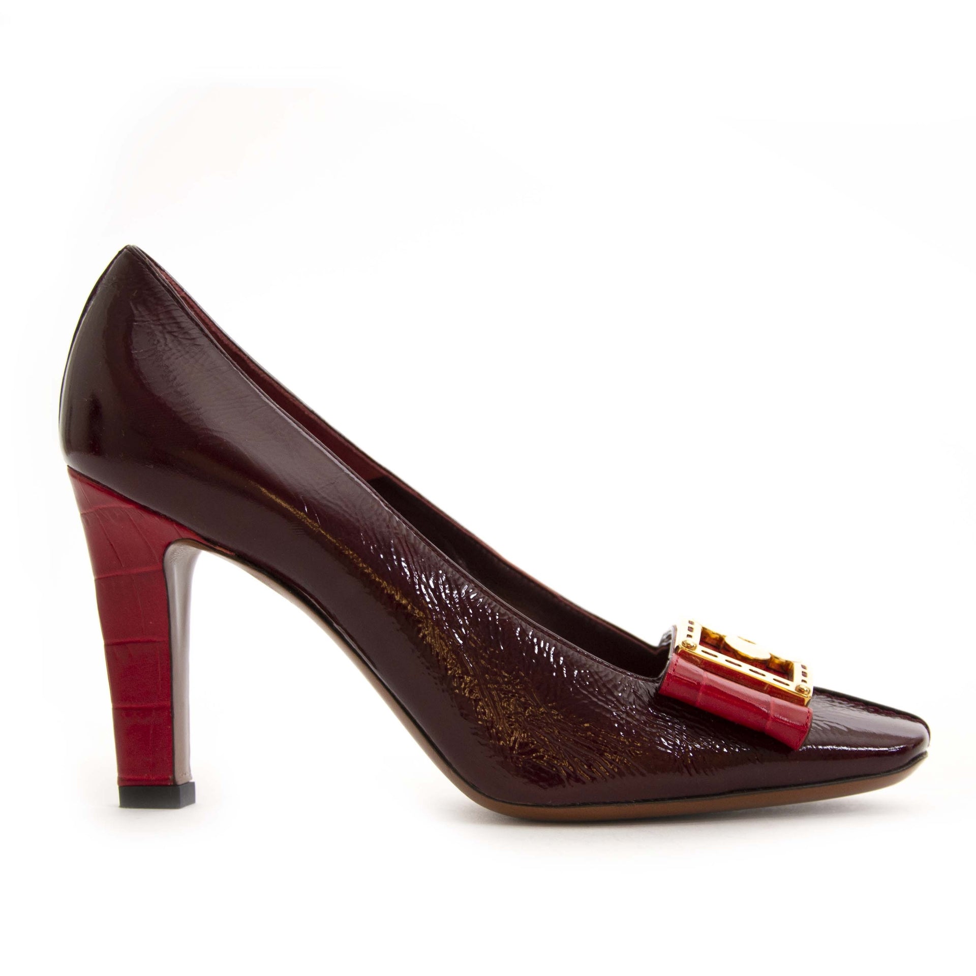 Koop tweedehands Louis Vuitton schoenen bij Labellov. Veilig online winkelen voor een eerlijke prijs.