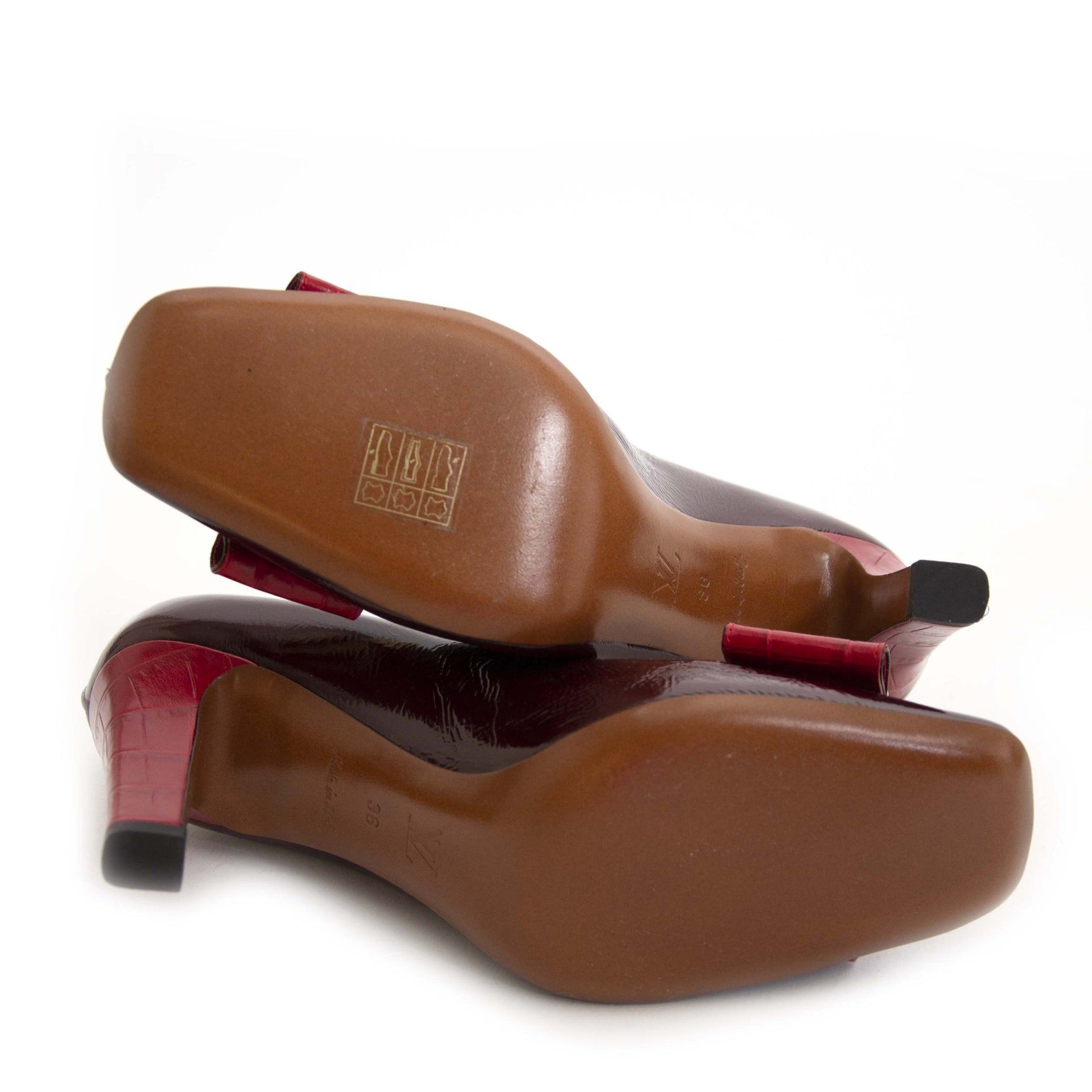 Buy secondhand Louis Vuitton shoes at Labellov. Safe online shopping at a fair price.