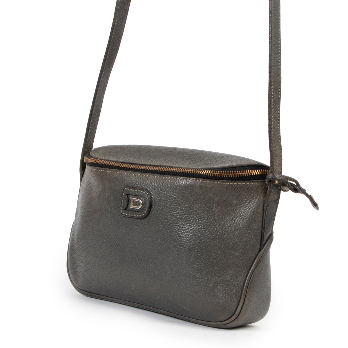 Shop now for your pre-loved, 100% authentic Delveaux Grey Grained Leather Macao crossbody Bag at Labellov in Antwerp
