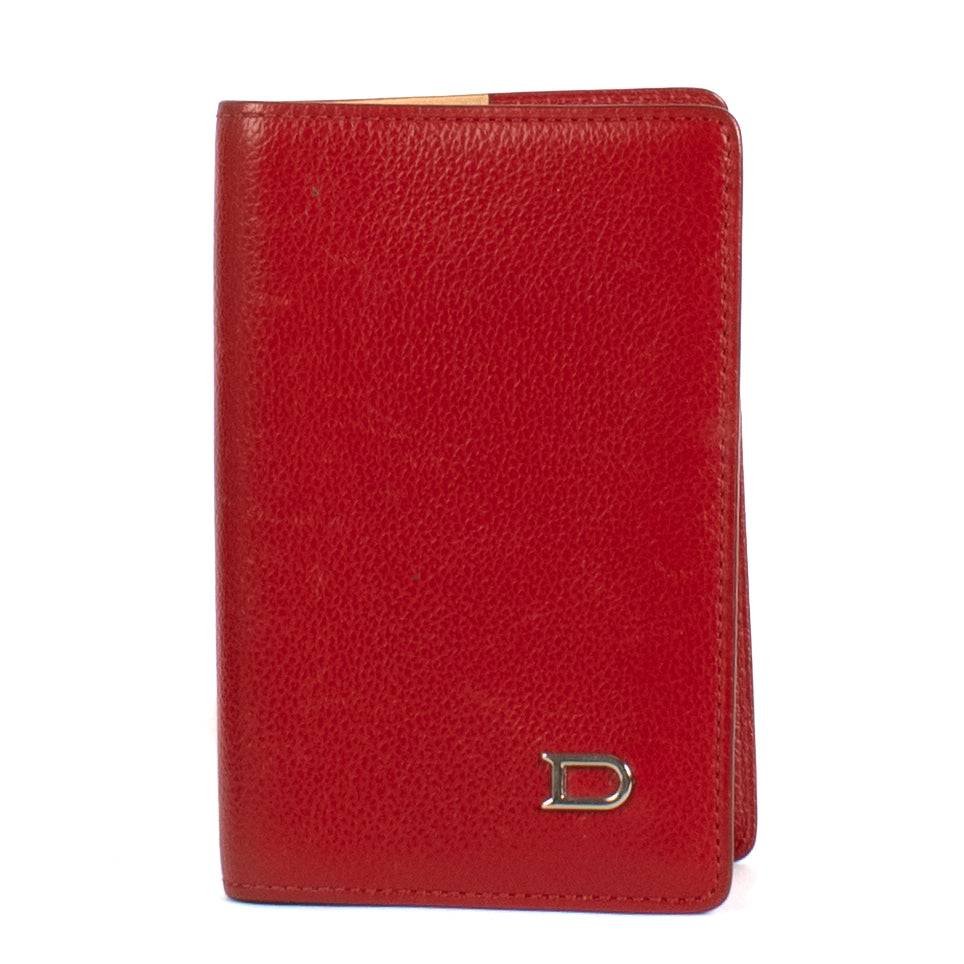 Shop safe online at Labellov in Antwerp, Brussels and Knokke this 100% authentic second hand Delvaux Red Agenda Cover