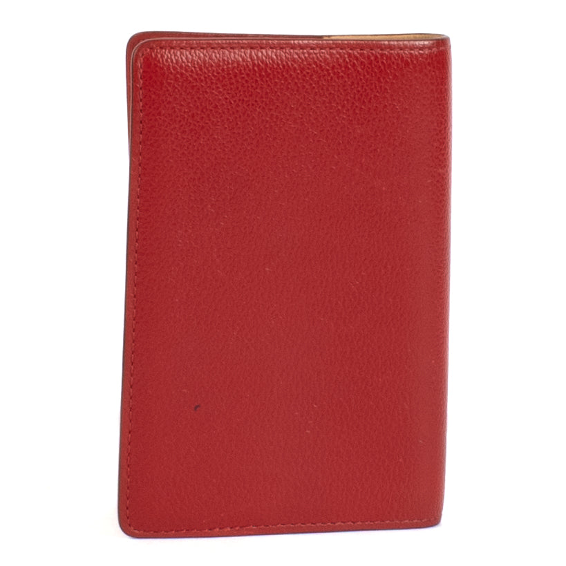 Shop safe online at Labellov in Antwerp, Brussels and Knokke this 100% authentic second hand Delvaux Red Agenda Cover