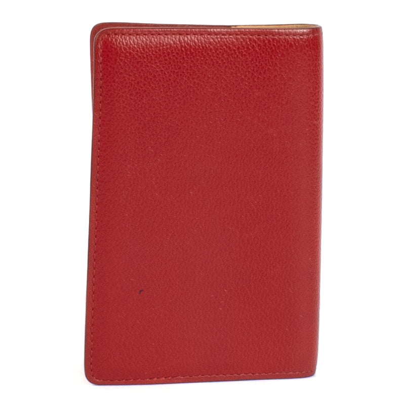 Shop safe online at Labellov in Antwerp, Brussels and Knokke this 100% authentic second hand Delvaux Red Agenda Cover