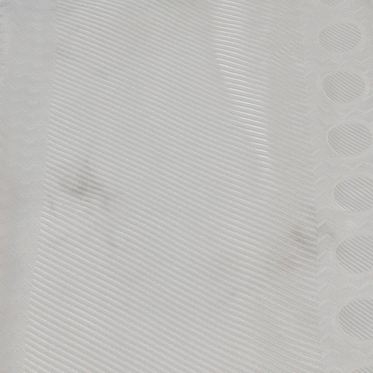 We are in love with this Christian Dior Cream Scarf you aswell? Buy this Christian Dior Cream Scarf with dot design online or in store at Labellov Antwerp