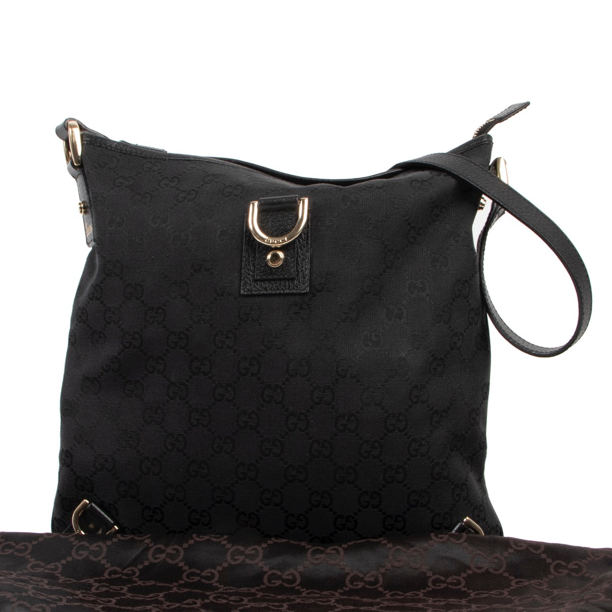 This Gucci Black Abbey D-ring GG Bag is available at Labellov for a good price and in very good condition online or in store.