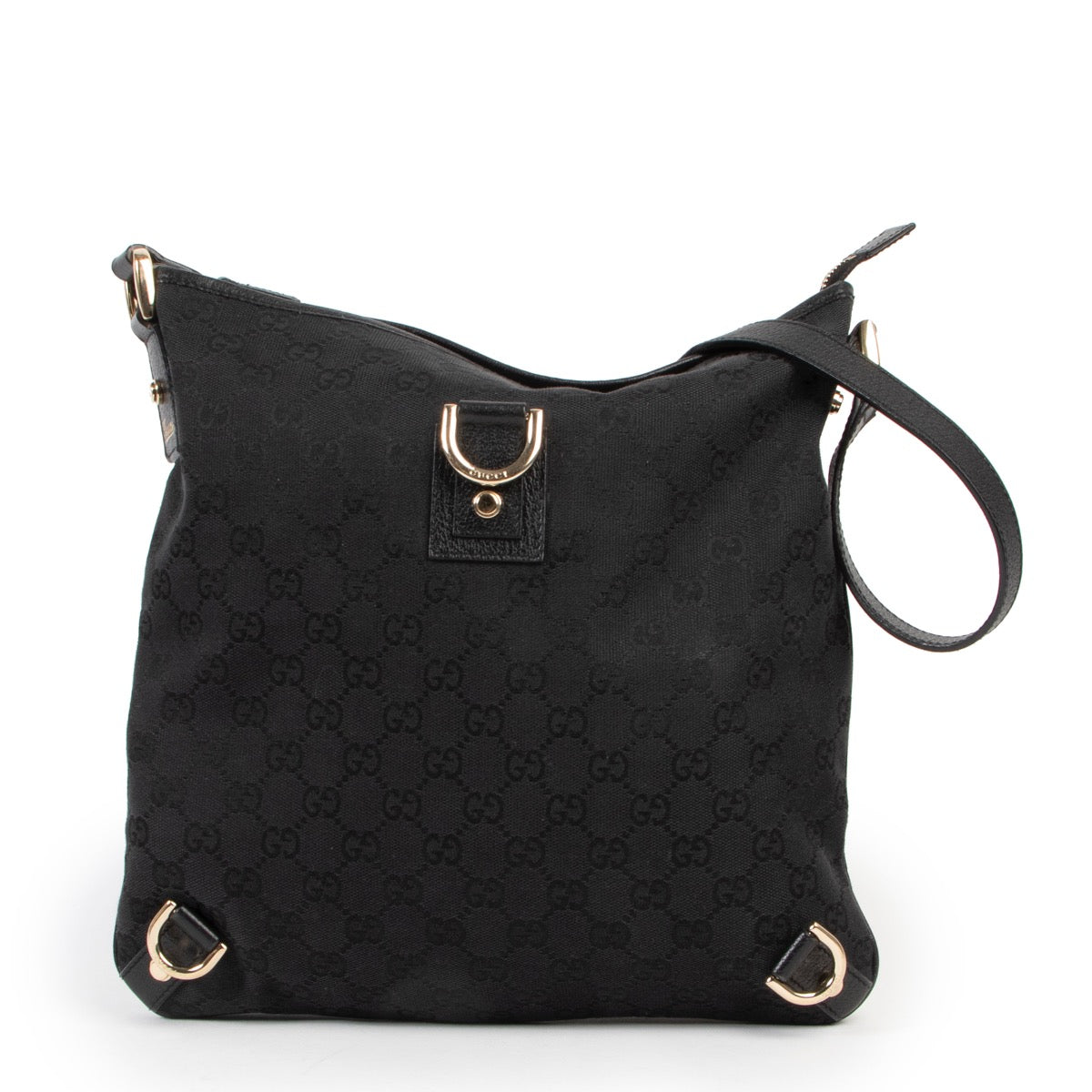 This Gucci Black Abbey D-ring GG Bag is available at Labellov for a good price and in very good condition online or in store.