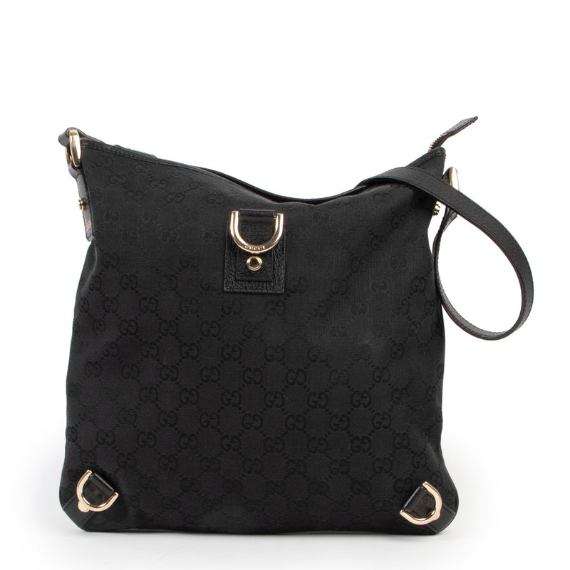 This Gucci Black Abbey D-ring GG Bag is available at Labellov for a good price and in very good condition online or in store.