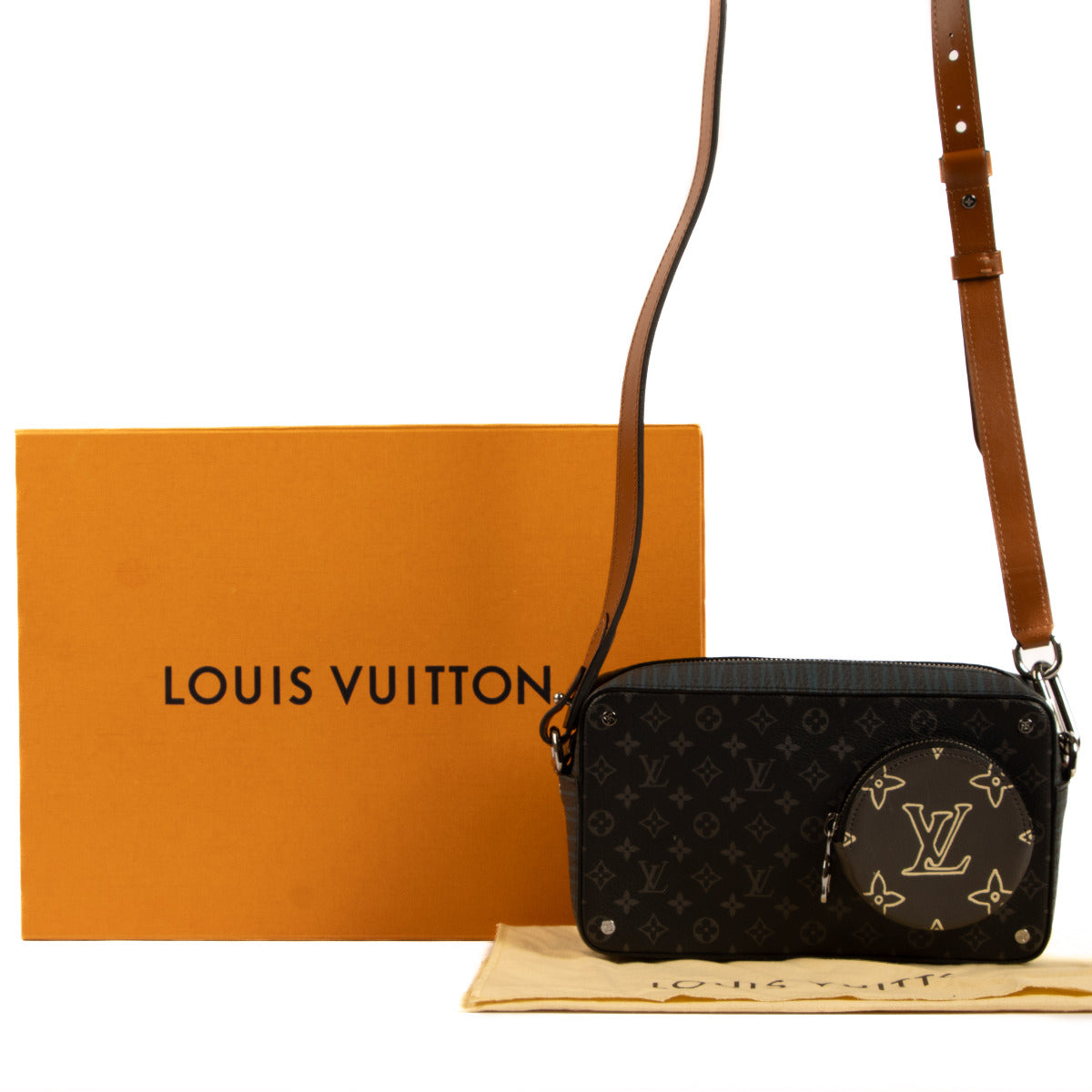 Louis Vuitton Black Volga On Crossbody Bag for the best price at Labellov secondhand luxury in Antwerp