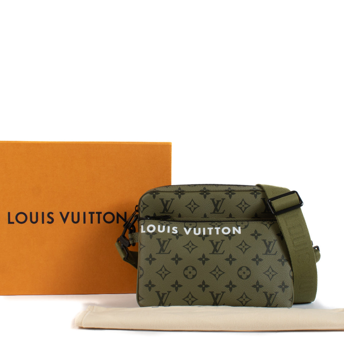 Louis Vuitton Green Monogram Trio Messenger Bag for the best price at Labellov secondhand luxury in Antwerp, Brussels, Knokke.