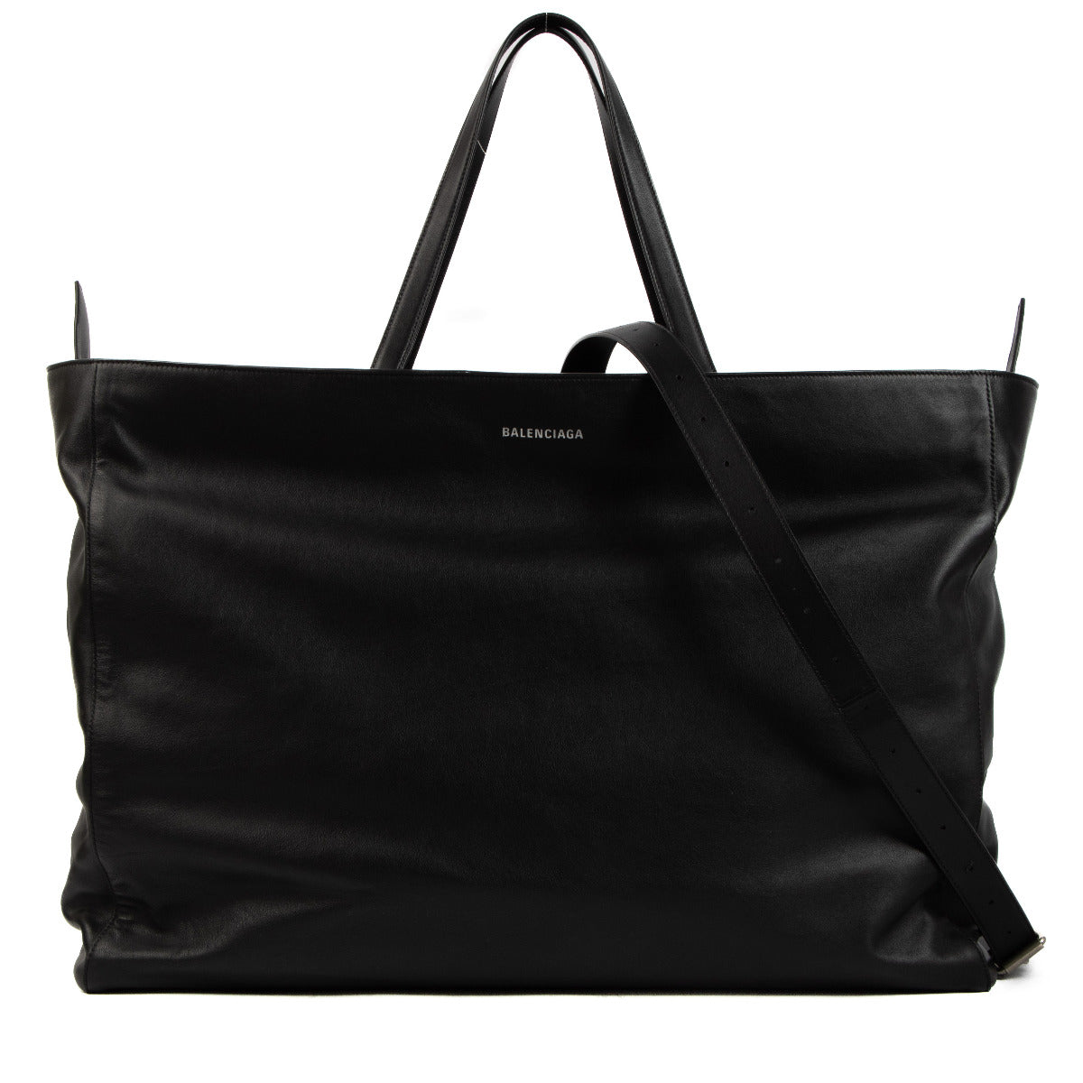 Balenciaga Passenger XL Carryall Leather Travel Bag for the best price at Labellov secondhand luxury in Antwerp.