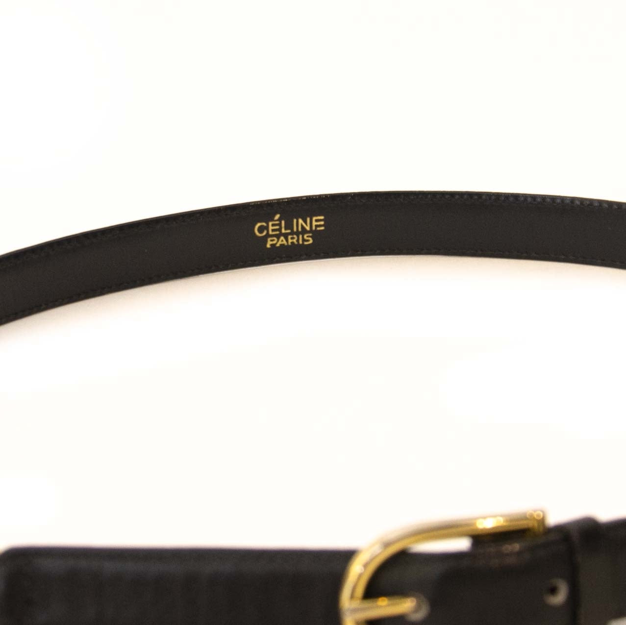 Buy this authentic second hand vintage Céline Black Belt Golden Details at online webshop LabelLOV. Safe and secure shopping. Koop deze authentieke Céline Black Belt Golden Details bij online webshop LabelLOV.