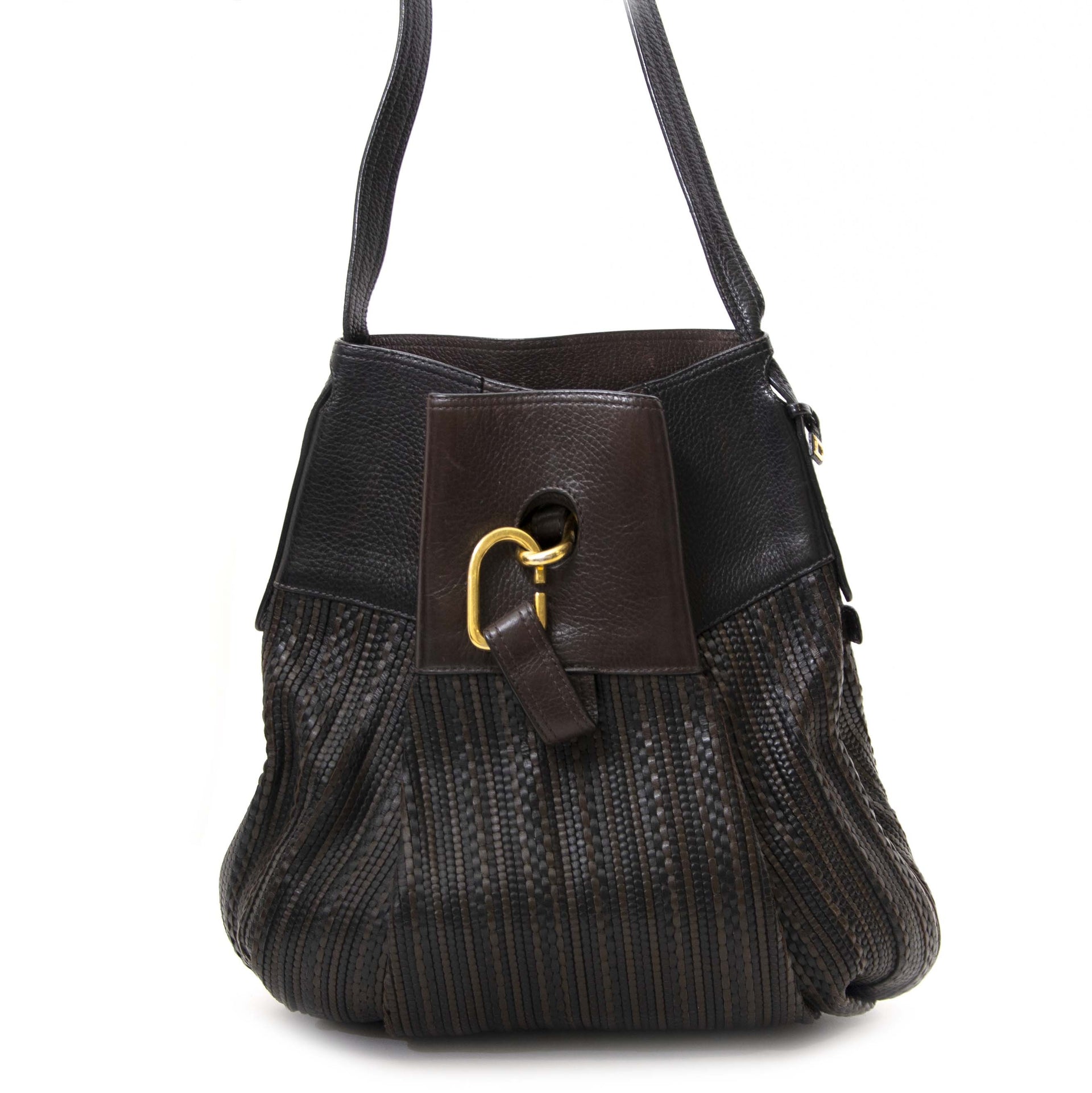 Delvaux Brown Toile De Cuir Bag Buy secondhand Delvaux handbags at Labellov. Safe online shopping at a fair price. Koop tweedehands Delvaux handtassen bij Labellov. Veilig online winkelen voor een eerlijke prijs.