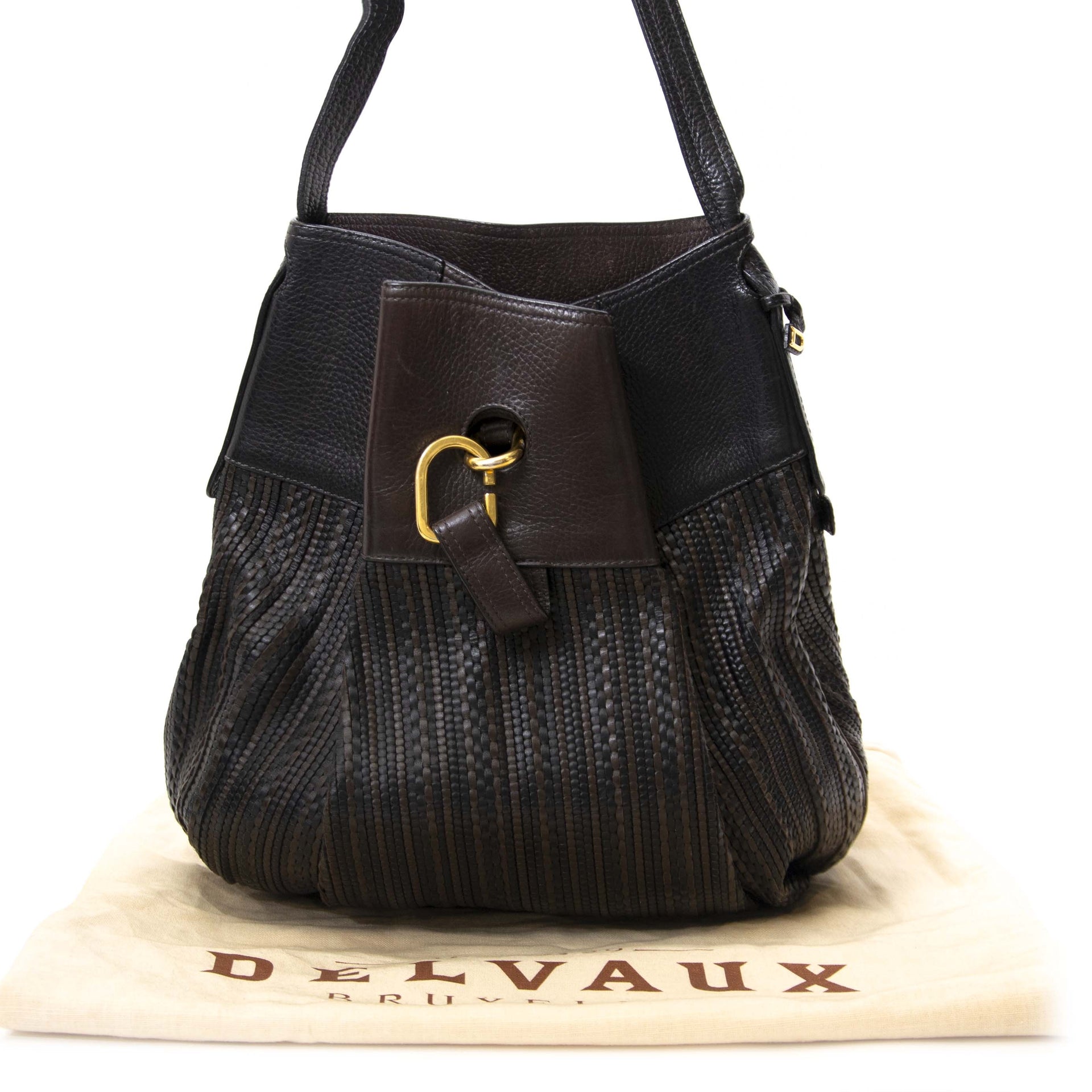 Delvaux Brown Toile De Cuir Bag Buy secondhand Delvaux handbags at Labellov. Safe online shopping at a fair price. Koop tweedehands Delvaux handtassen bij Labellov. Veilig online winkelen voor een eerlijke prijs.