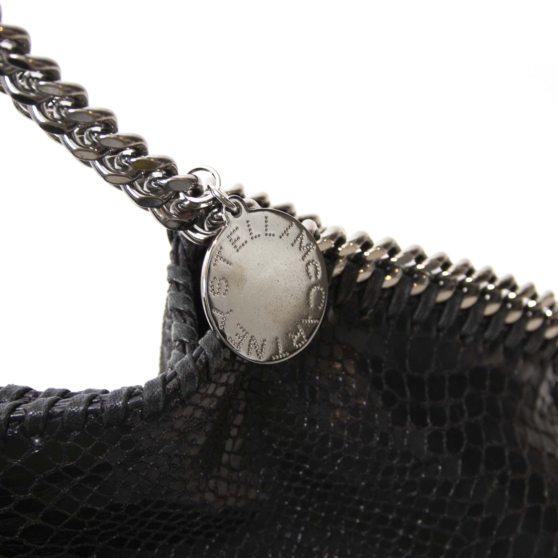 Stella McCartney Black Falabella Fold Over Small Tote. Buy authentic secondhand Stella McCartney Falabella bag online. Safe payment. Koop tweedehands handtas op de webshop van Labellov. Veilige betaling.