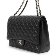 Chanel Black Lambskin Classic Flapbag Maxi PHW a un bon prix en toute sécurité chez Labellov boutique en ligne Anvers