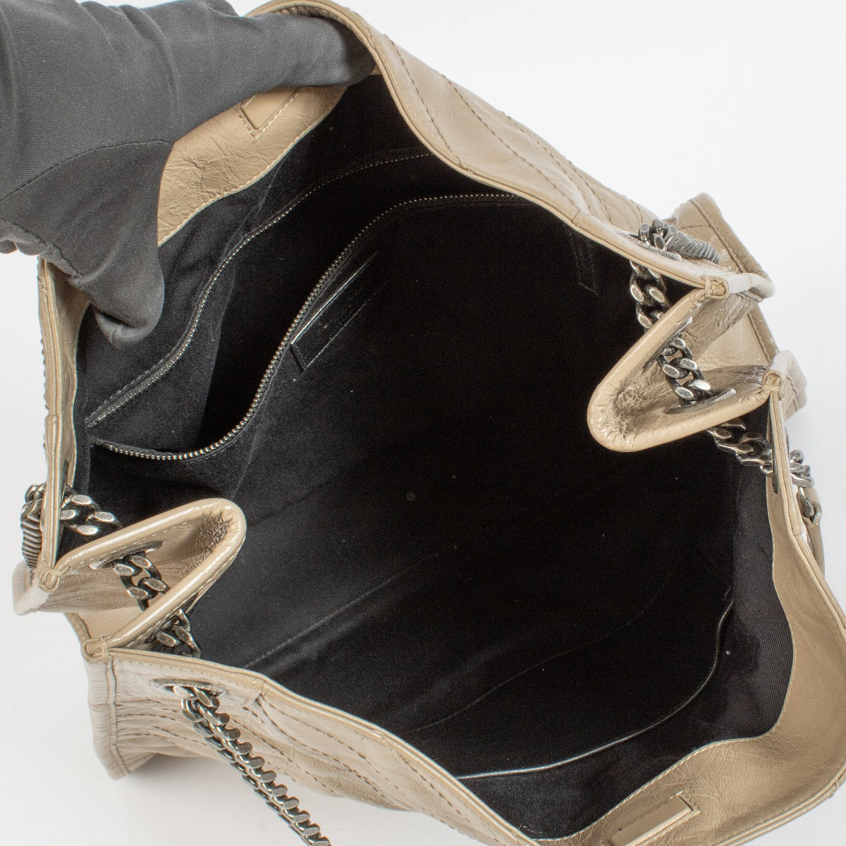 Authentic pre-loved Saint Laurent Beige Niki Medium Shopping Bag on Labellov.com