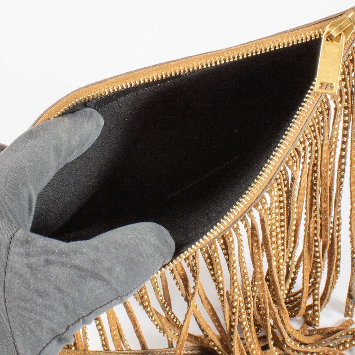 Saint Laurent Camel Suède Clutch met Studs en Franjes
