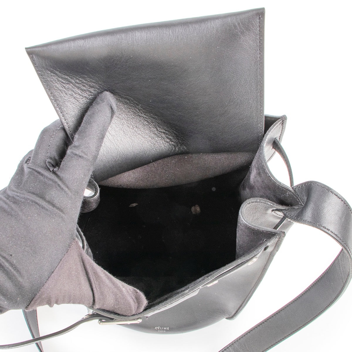 Shop safe online at Labellov in Antwerp this 100% authentic second hand Céline Black Leather Bucket Shoulder Bag
