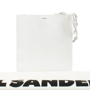 Shop safe online at Labellov in Antwerp, Brussels and Knokke this 100% authentic second hand Jil Sander White Tangle Shoulder Bag. Veilig online tweedehands authentieke Jil Sander White Tangle Shoulder handtas kopen bij Labellov.
