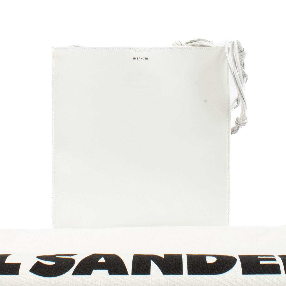 Shop safe online at Labellov in Antwerp, Brussels and Knokke this 100% authentic second hand Jil Sander White Tangle Shoulder Bag. Veilig online tweedehands authentieke Jil Sander White Tangle Shoulder handtas kopen bij Labellov.