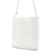 Shop safe online at Labellov in Antwerp, Brussels and Knokke this 100% authentic second hand Jil Sander White Tangle Shoulder Bag. Veilig online tweedehands authentieke Jil Sander White Tangle Shoulder handtas kopen bij Labellov.