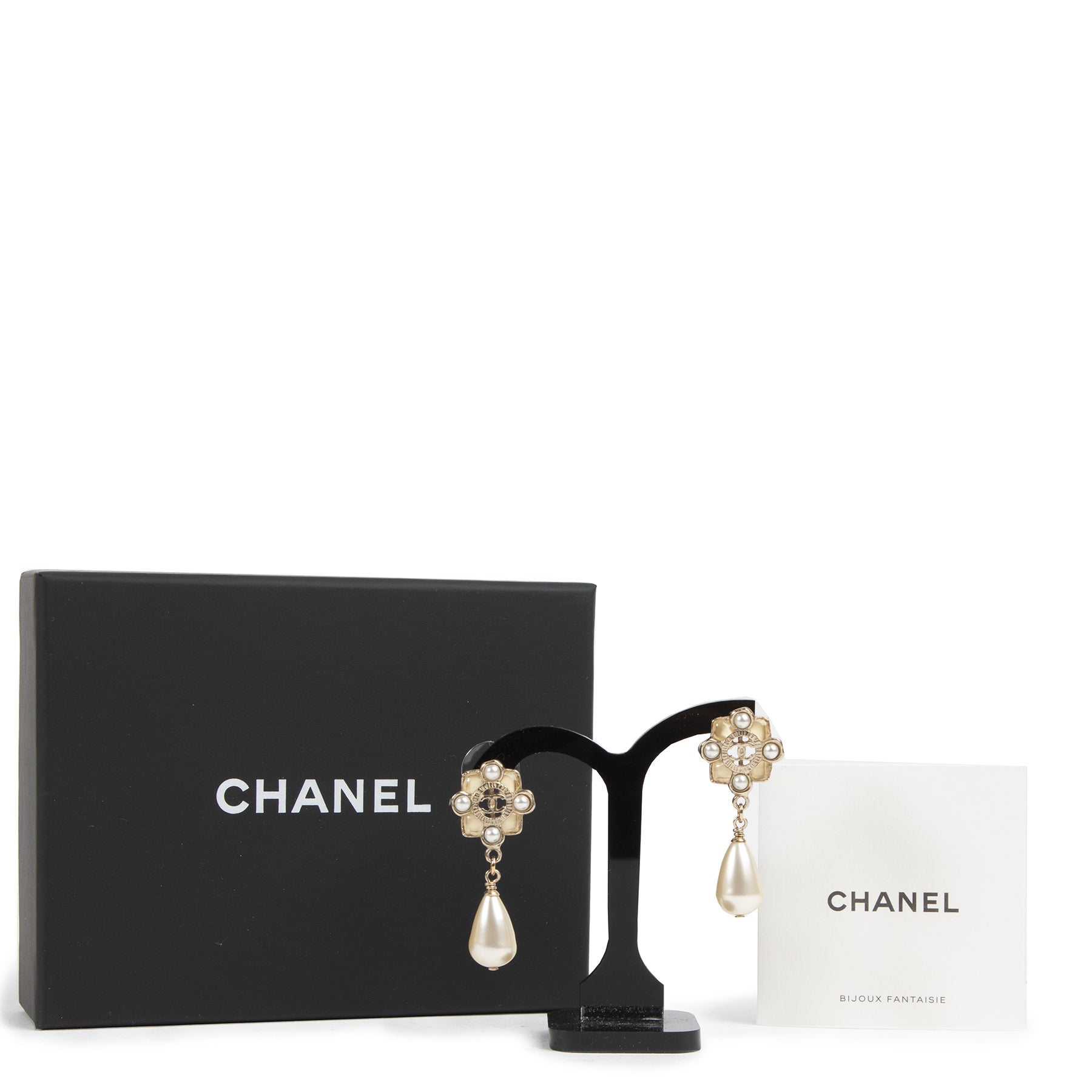 Authentic secondhand Chanel earring vintage webshop LabelLOV safe and secure online shopping designer luxury