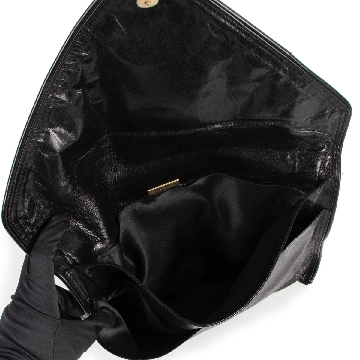 Buy online an authenic second hand Bottega Veneta Vintage Black Glossy Leather Clutch in very good at Labellov in Antwerp.