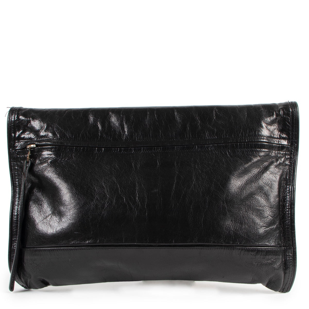 Buy online an authenic second hand Bottega Veneta Vintage Black Glossy Leather Clutch in very good at Labellov in Antwerp.