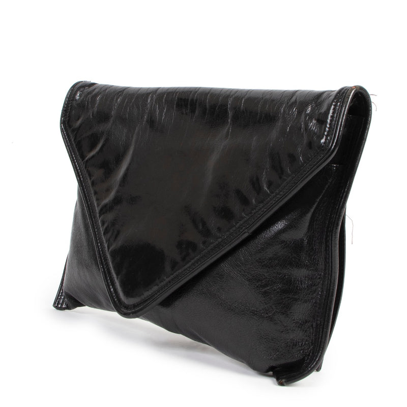 Buy online an authenic second hand Bottega Veneta Vintage Black Glossy Leather Clutch in very good at Labellov in Antwerp.