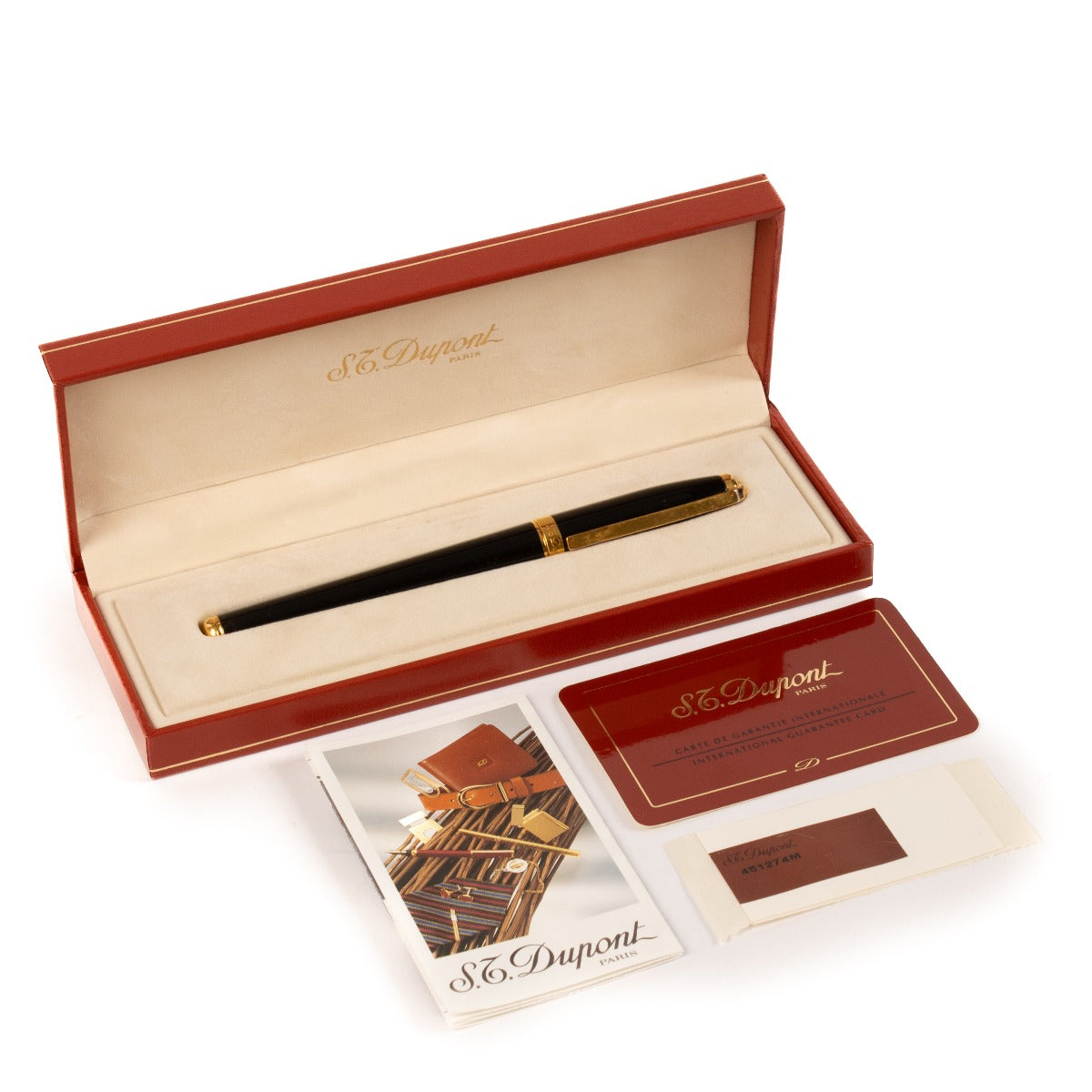 Stylo plume S.T. Dupont en laque noire et plaqué or