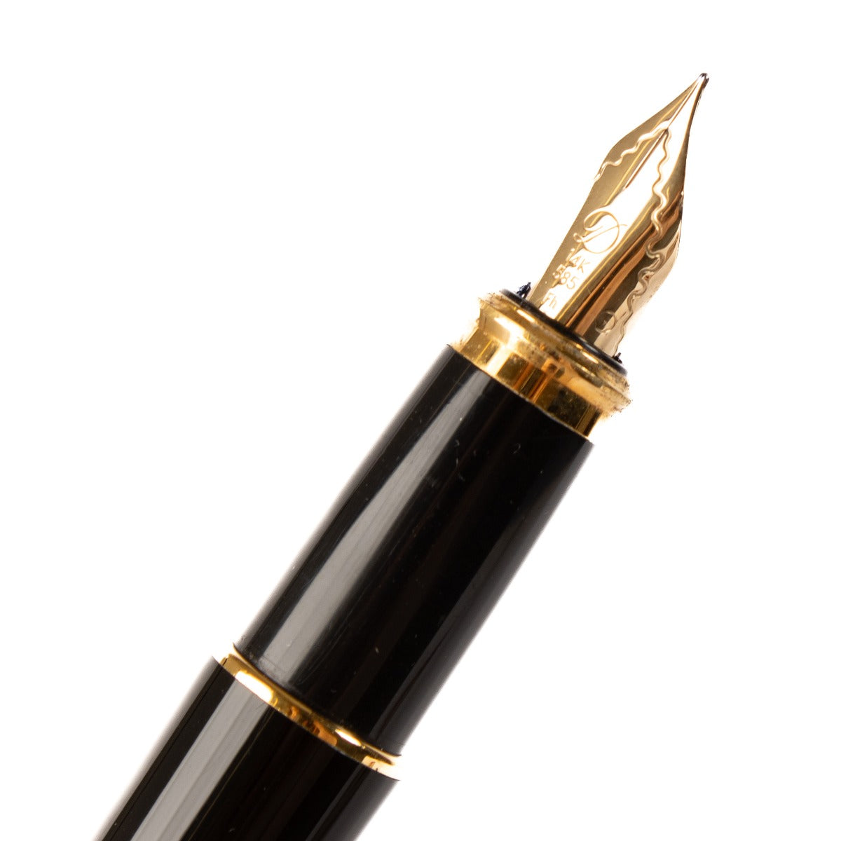 Stylo plume S.T. Dupont en laque noire et plaqué or