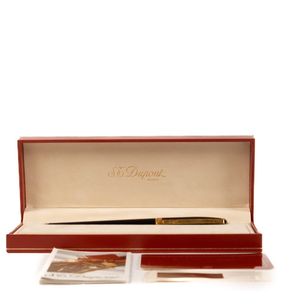 Stylo plume S.T. Dupont en laque noire et plaqué or
