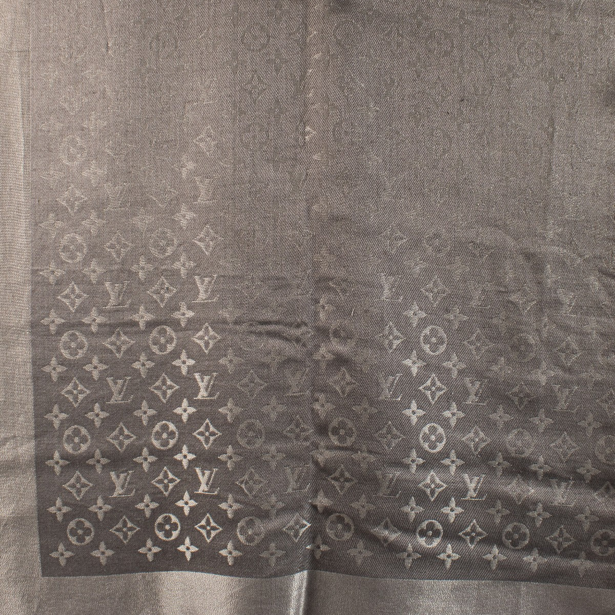 Shop 100% authentic secondhand Louis Vuitton Grey/Silver Classique Shine Shawl on Labellov.com