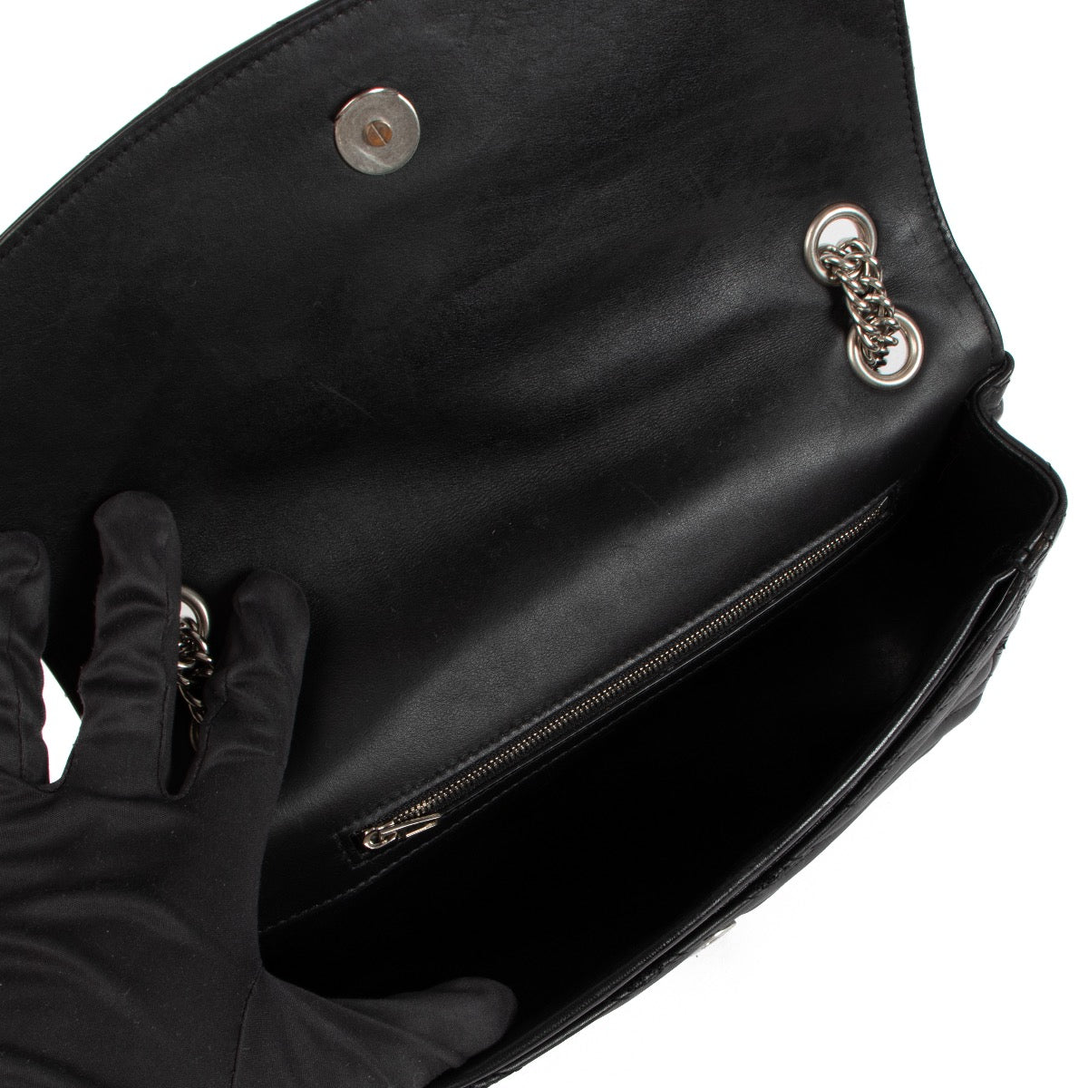 shop 100% authentic second hand Balenciaga Black BB Round M Bag on Labellov.com