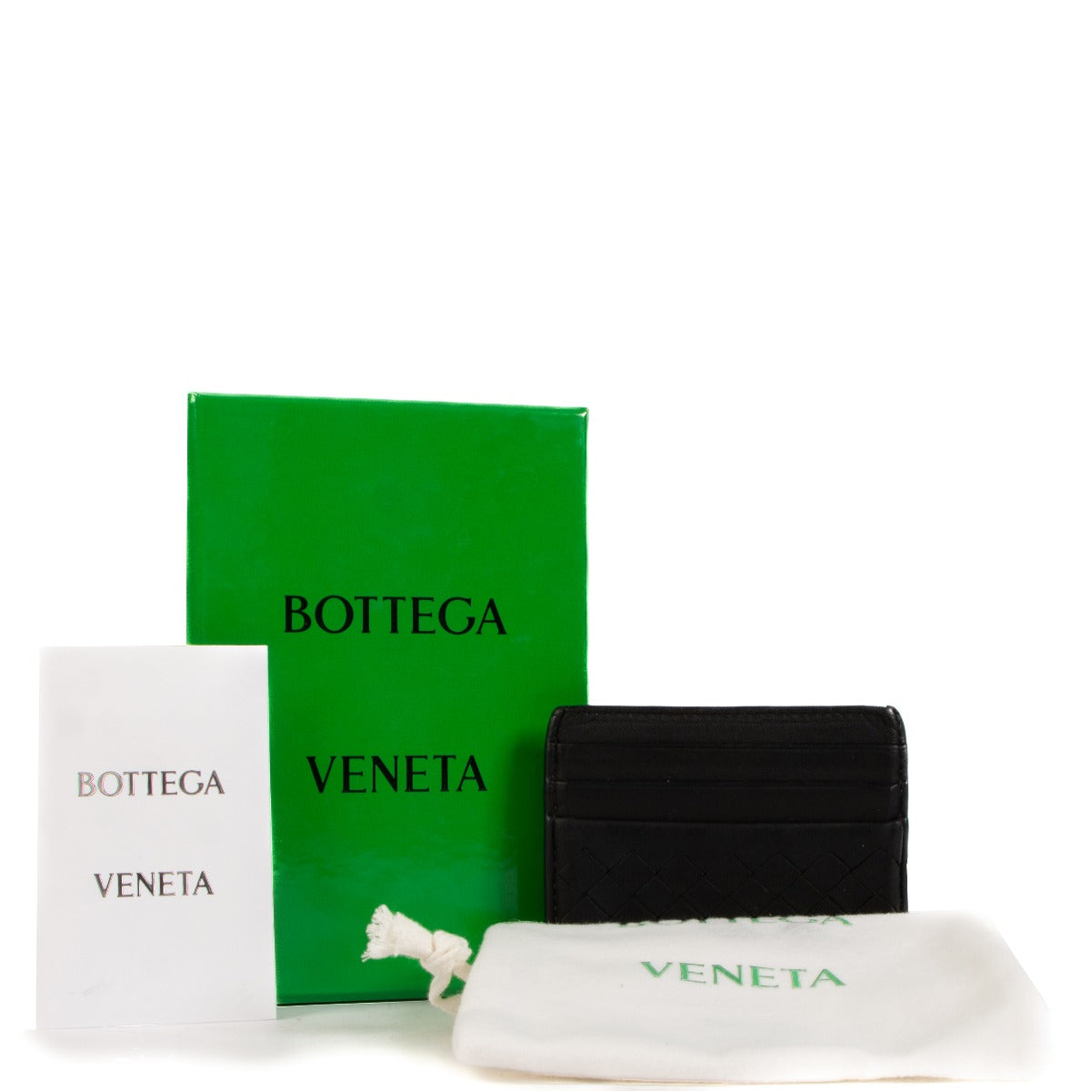 Shop safe online at Labellov in Antwerp, Brussels and Knokke this 100% authentic second hand Bottega Veneta Black Leather Intrecciato Card Holder