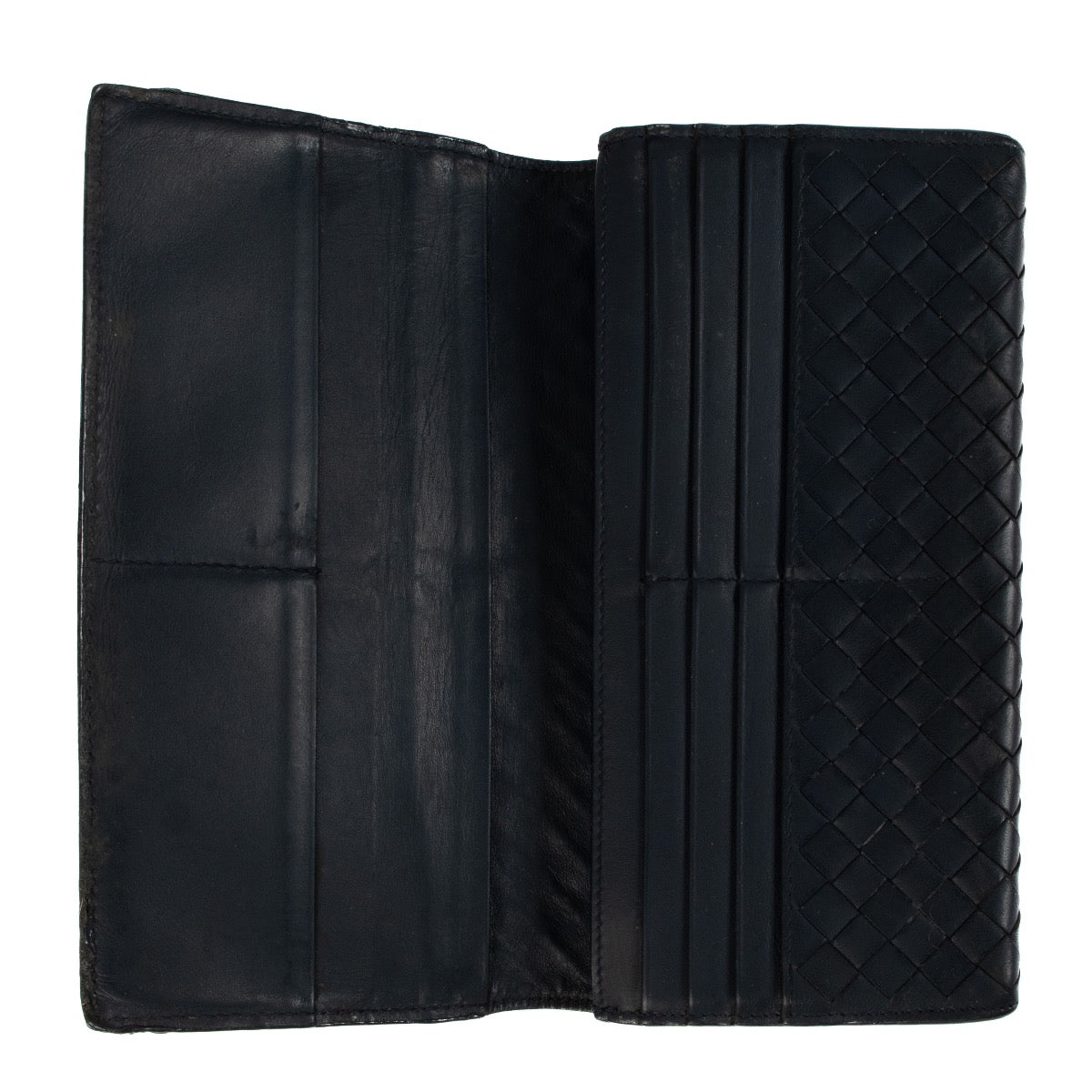 Shop safe online at Labellov in Antwerp, Brussels and Knokke this 100% authentic second hand Bottega Veneta Blue Leather Intrecciato Flap Wallet