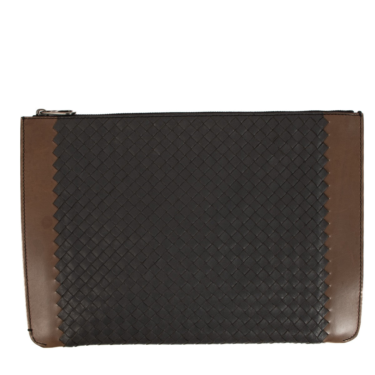 Shop safe online at Labellov in Antwerp, Brussels and Knokke this 100% authentic second hand Bottega Veneta Brown and grey Intrecciato Clutch