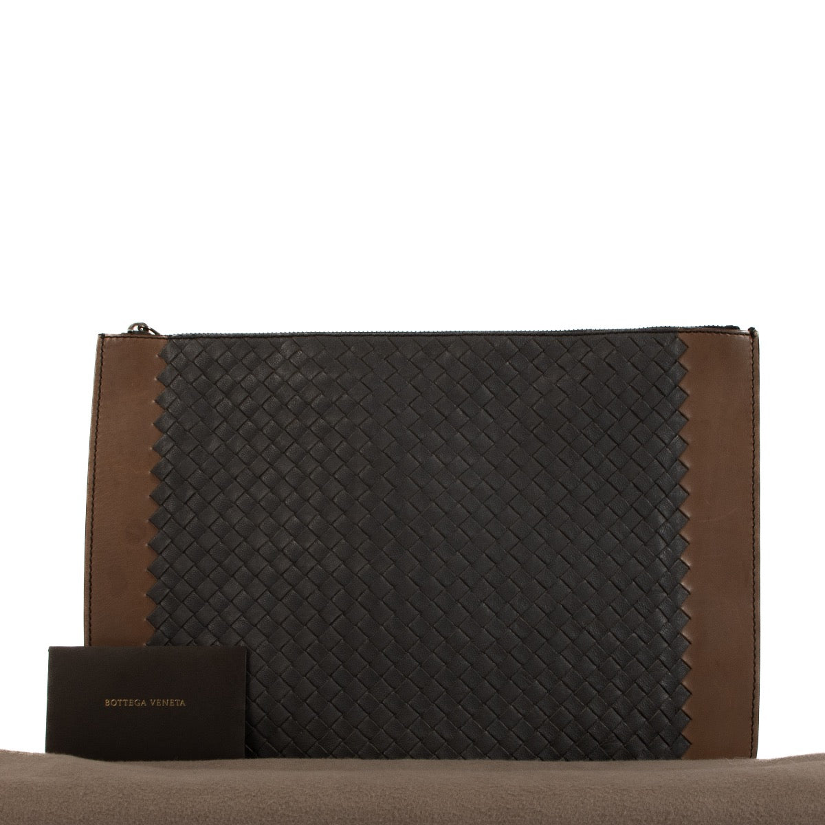 Shop safe online at Labellov in Antwerp, Brussels and Knokke this 100% authentic second hand Bottega Veneta Brown and grey Intrecciato Clutch