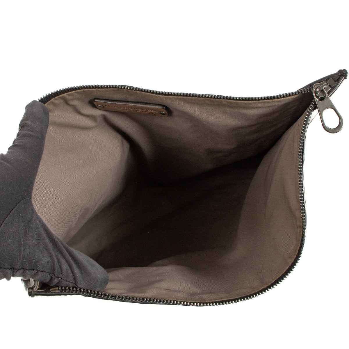 Shop safe online at Labellov in Antwerp, Brussels and Knokke this 100% authentic second hand Bottega Veneta Brown and grey Intrecciato Clutch