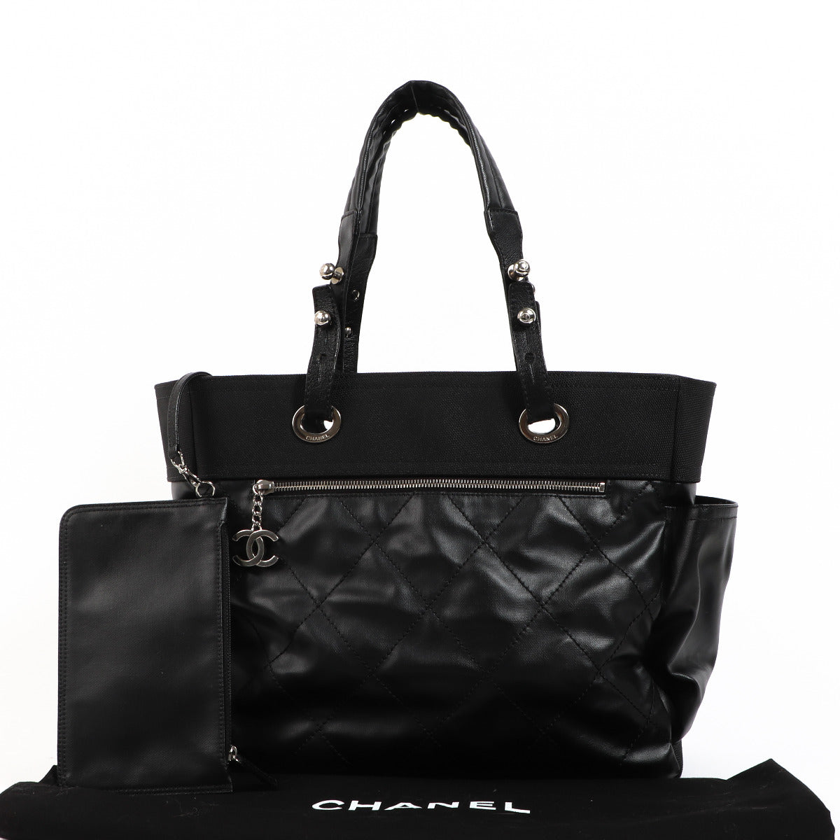 Shop safe online at Labellov in Antwerp, Brussels and Knokke this 100% authentic second hand Chanel Black Coated Canvas Paris-Biarritz Tote Bag