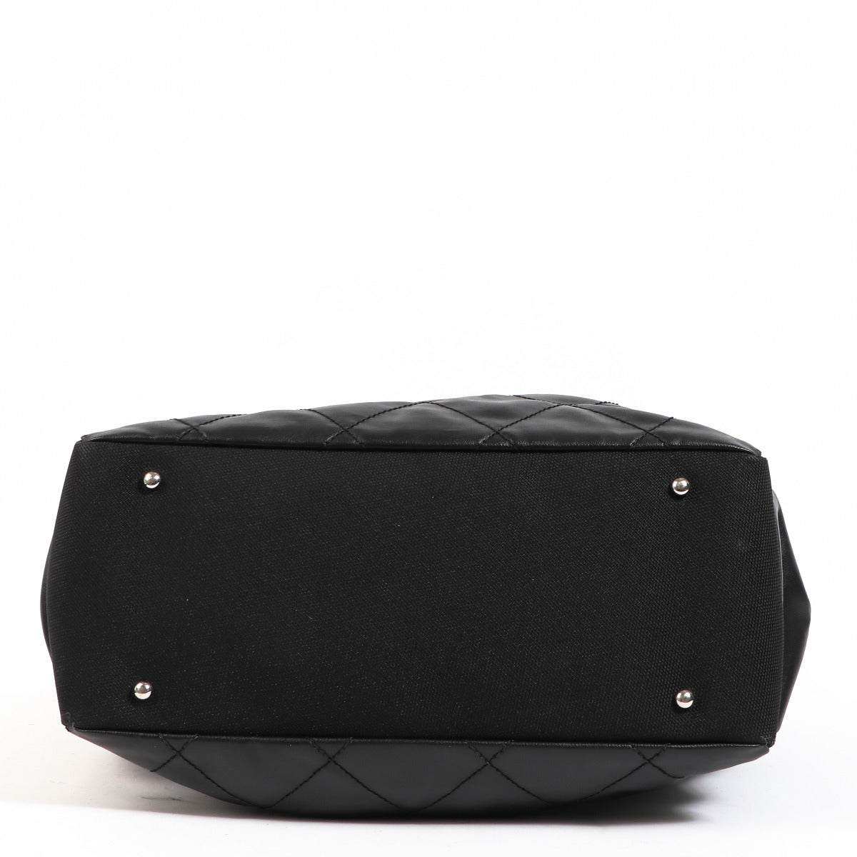 Shop safe online at Labellov in Antwerp, Brussels and Knokke this 100% authentic second hand Chanel Black Coated Canvas Paris-Biarritz Tote Bag