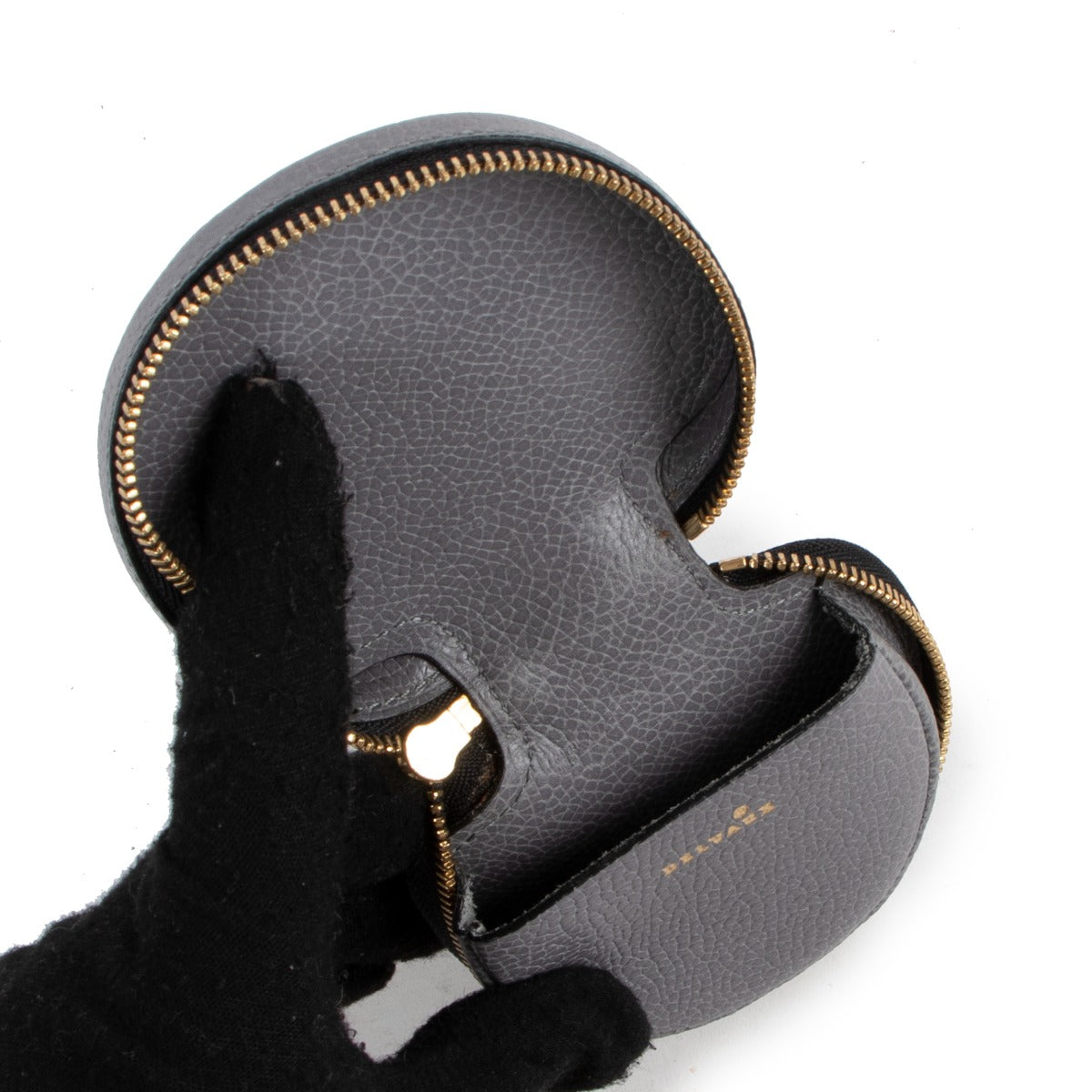 Buy online an authentic second hand Delvaux grey leather coin purse in very good condition at Labellov in Antwerp.