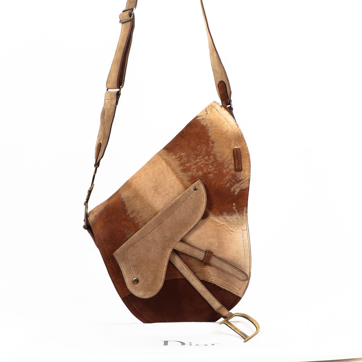 Buy an authentic Christian Dior Brown Suède Limited Edition Saddle Shoulder Bag in very good condition at Labellov in Antwerp.